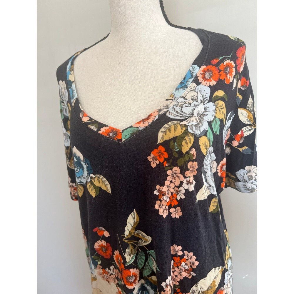 Johnny Was Emma Rose Favorite Floral Print V-Neck Tee in a bamboo/spandex XL - Picture 2 of 7